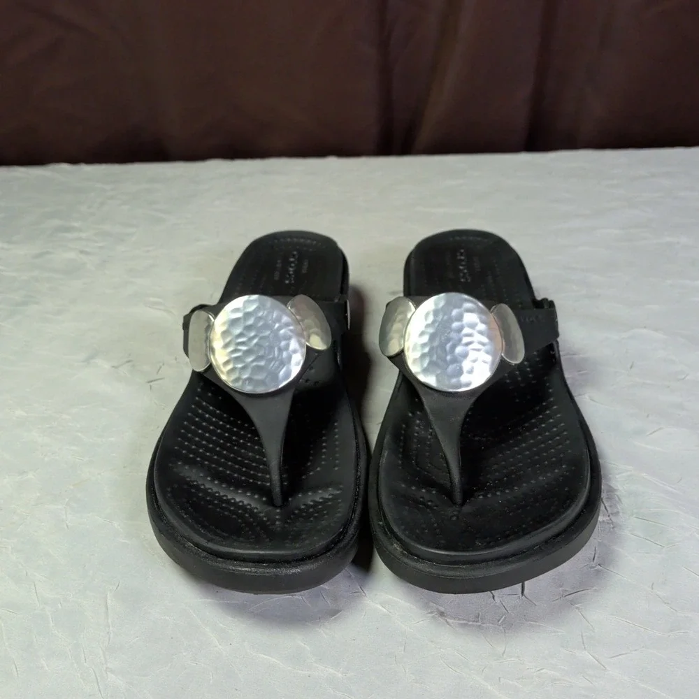 Crocs Sanrah Wedge Sandals Womens Size 8 Black Thong Y2K Comfort Cushioned
